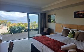 Hotel Lake Brunner